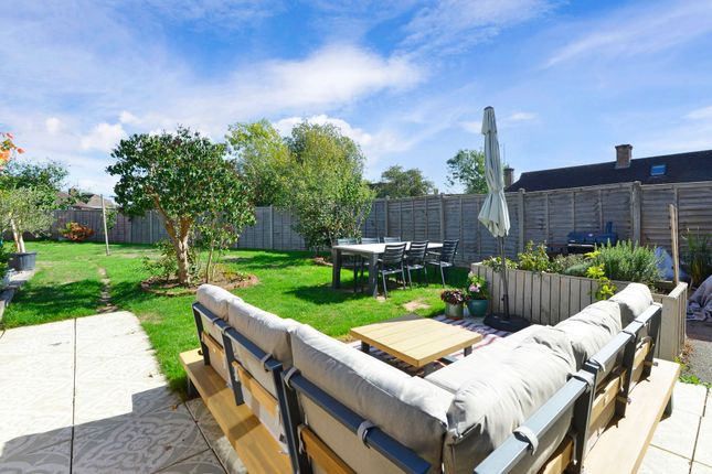 2 Glebe Road, Cranleigh photo 4