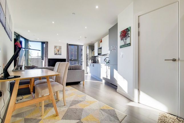 Flat 240, Willowbrook House Coster Avenue, London photo 4