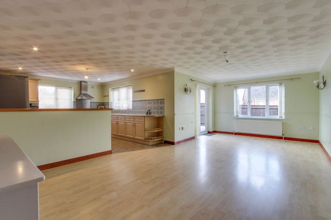 4 Crispin Close, Spalding photo 3