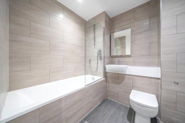 Flat 16 Brook Point, 1400, High Road, London photo 4