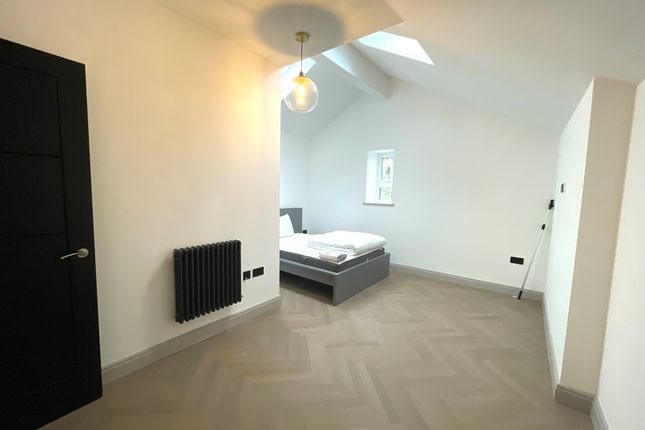Flat 14, Manchester photo 4