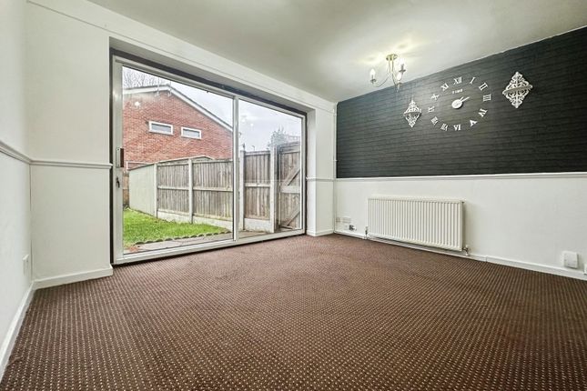 39, Reansway Square, Wolverhampton photo 4