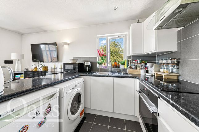 11, Coe Avenue, London photo 4