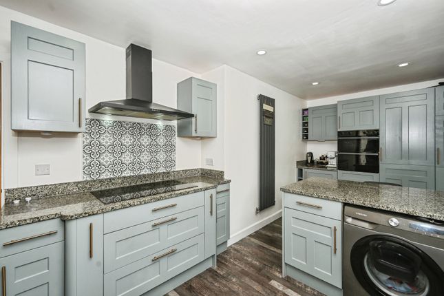 32, Holt Crescent, Wigan photo 3
