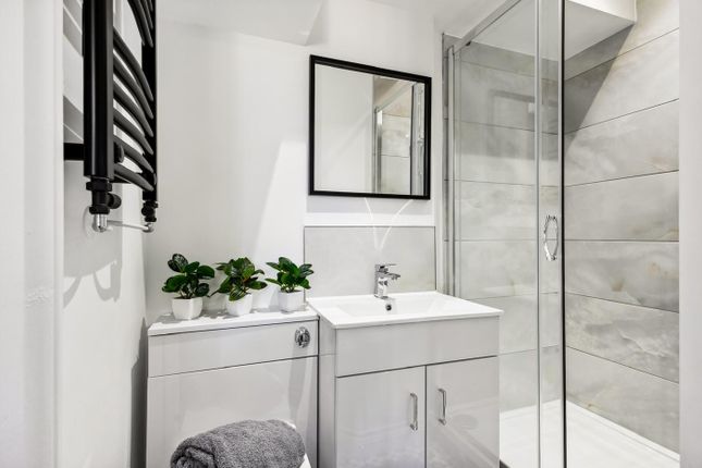 This Elegantly Designed Bathroom Features A Spacio...