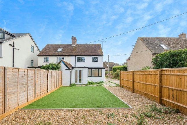 7, Clover Place, Witney photo 3