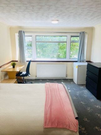 Thumbnail Room to rent in St Clement Close, Cowley