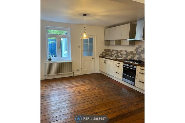 Lower Green Road, Esher photo 3