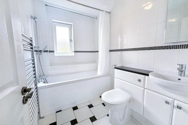 3, Chillingham Court, Shenley Brook End photo 4