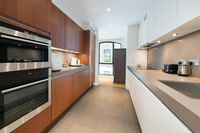 Thumbnail Flat to rent in Chelsea Wharf, Lots Road