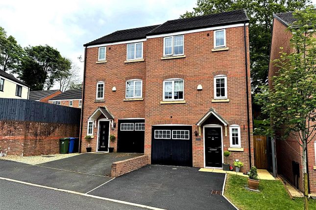 Town house for sale in Holly Close, Stalybridge