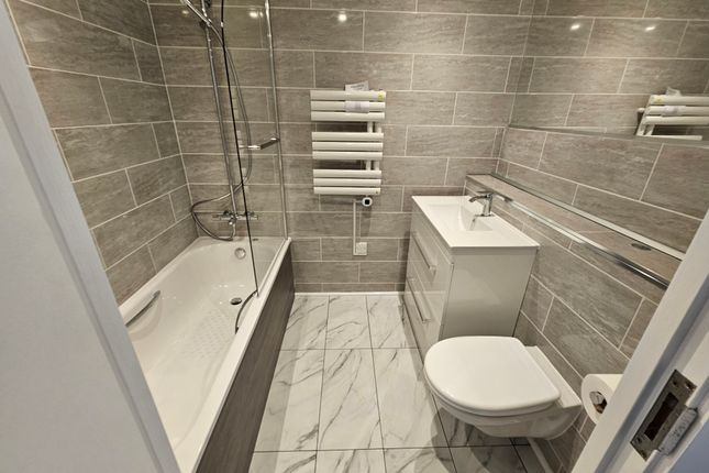 Flat 416 Montana Building, Deals Gateway, London photo 5