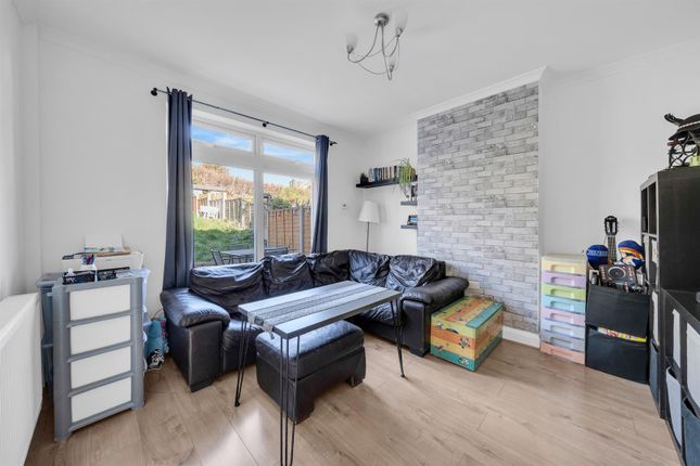 28, Arbroath Road, London photo 4