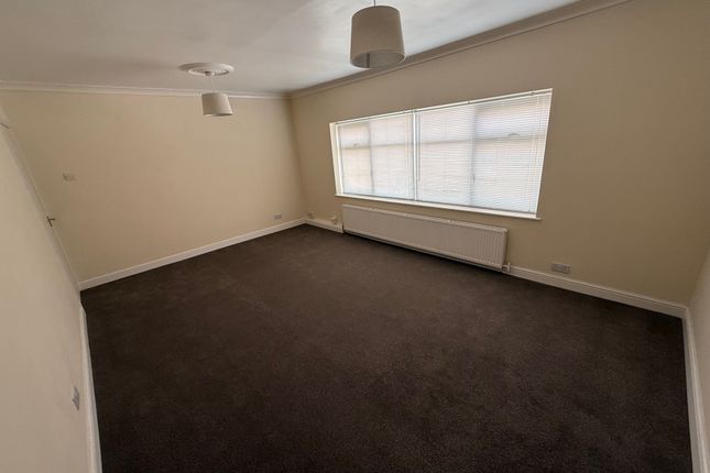 2-bed house on 18, Wolverhampton, £900/mo