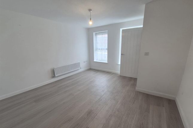 12, Blaine Way, Northampton photo 4