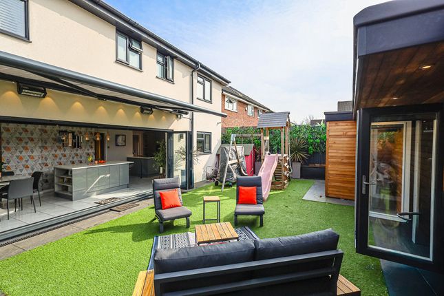 7, Buckingham Road, Hockley photo 4