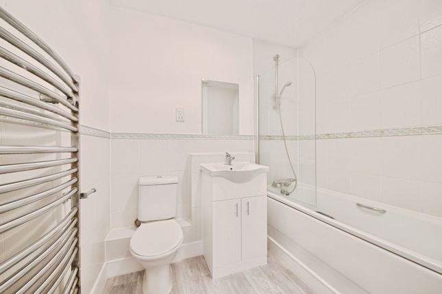9, Romford photo 4