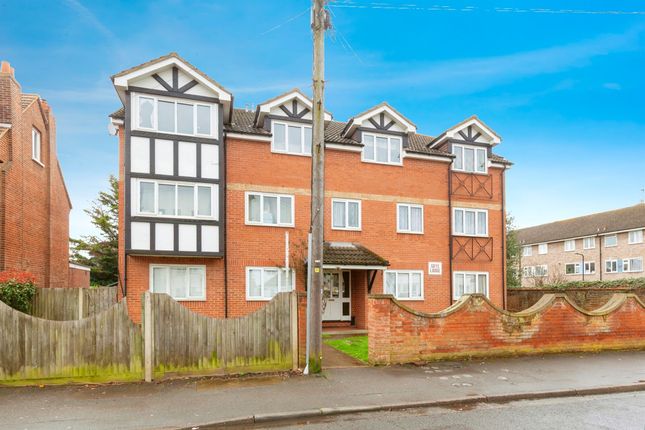 Flat for sale in Lansdowne Avenue, Slough