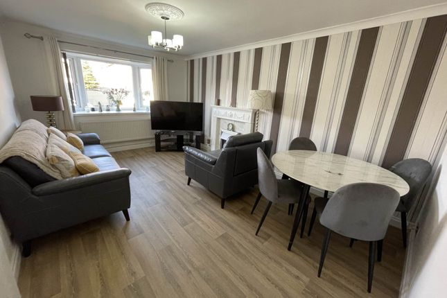 57, Birchwood, Oldham photo 4