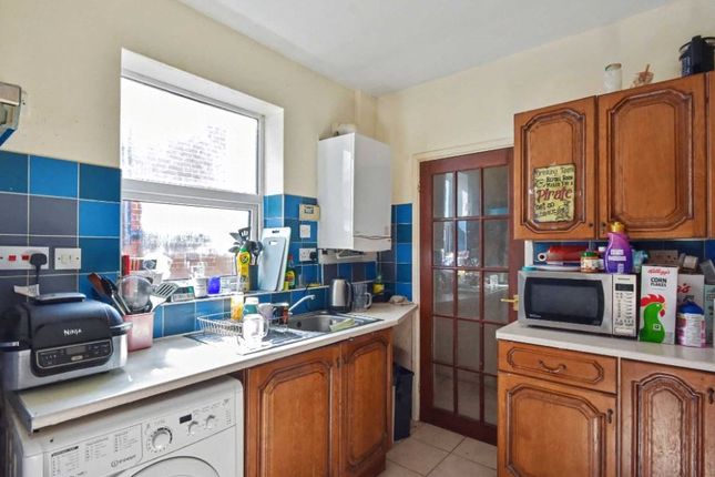 39, St. James Avenue, Surrey photo 4
