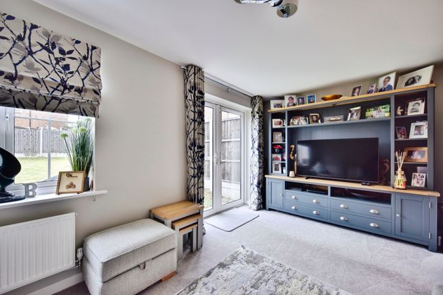 13, Hop Garden Crescent, Sittingbourne photo 2