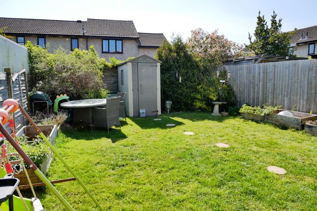 22, Cowslip Grove, Calne photo 2