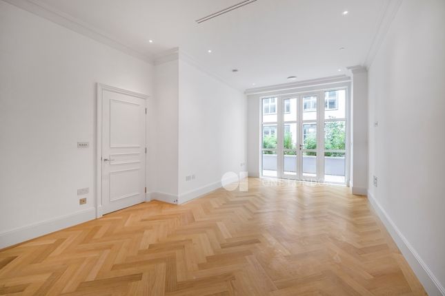 Thumbnail Flat for sale in London