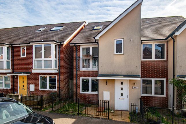 Town house to rent in Sinatra Drive, Oxley Park, Milton Keynes