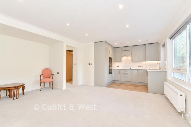 22, Ilford Court, Cranleigh photo 4