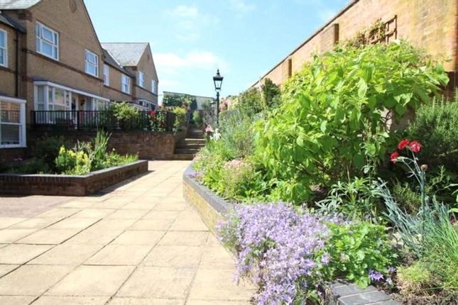 Thumbnail Flat to rent in St. Peters Court, Stamford