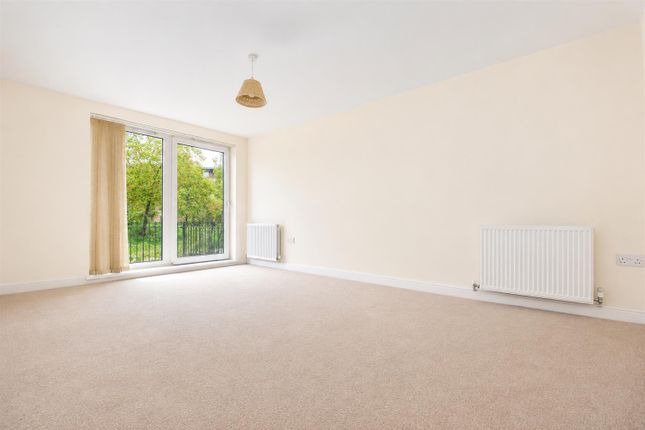 Flat 62, Howlands Court, Commonwealth Drive, Crawley photo 2