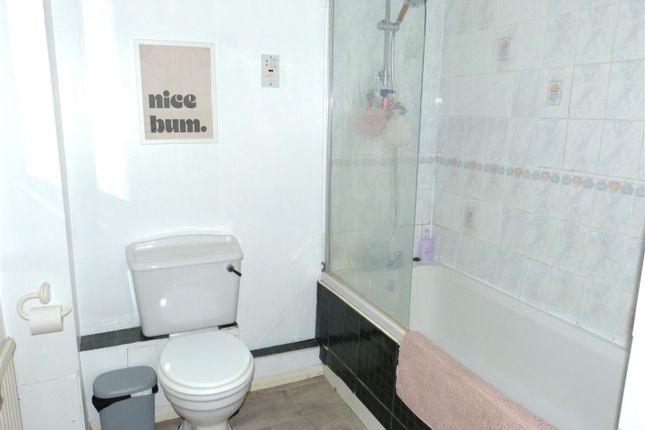 Bathroom.Jpg
