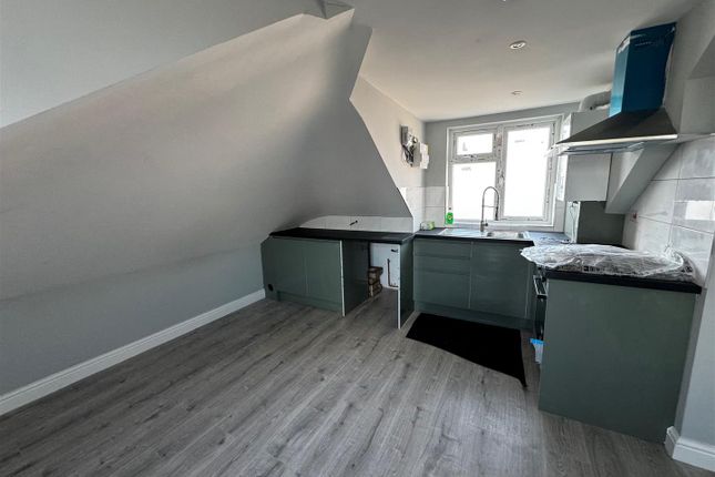 Flat 5, 59-61, Broadstone Avenue, Walsall photo 2