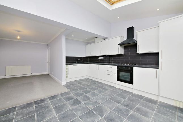 Semi-detached house to rent in Oakleigh Drive, Croxley Green, Rickmansworth