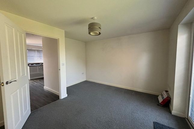 8 Brook Wood Mews, Rotherham photo 4