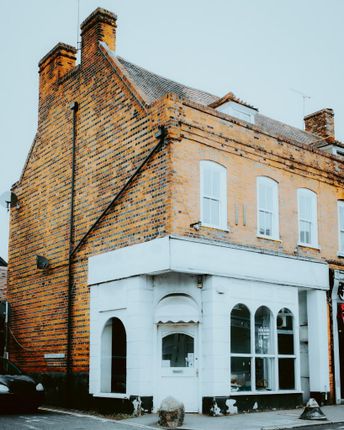Maisonette to rent in High Street, Ingatestone, Essex
