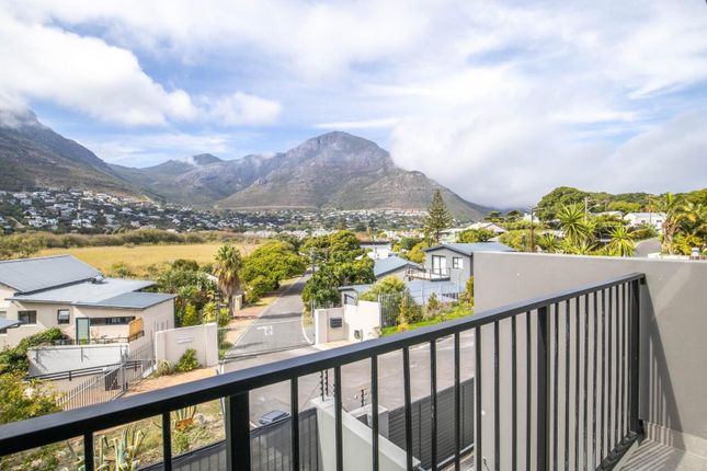 Town house for sale in Beach Estate, Hout Bay, South Africa