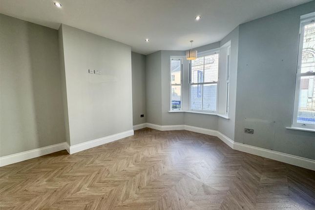 Flat 4, 50-51, Albemarle Crescent, Scarborough photo 4