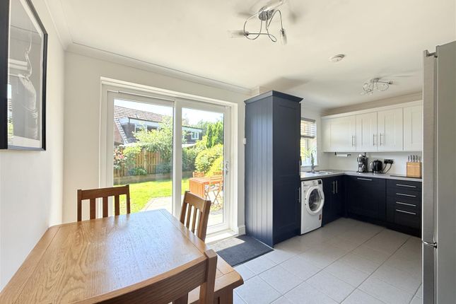 21, Quick View, Mossley photo 4