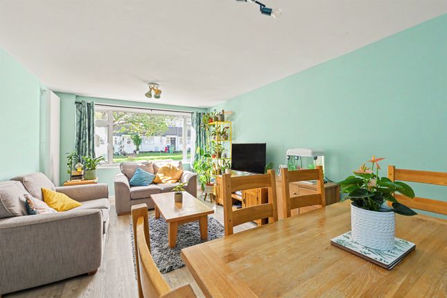 10, Faversham Close, Tring photo 3