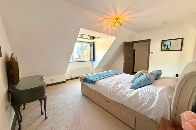 8, Frances Drive, Dunstable photo 4