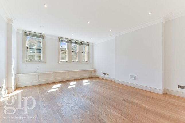 Thumbnail Flat to rent in Long Acre, London