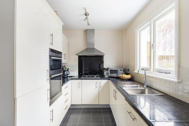 33, Kingsley Avenue, London photo 4