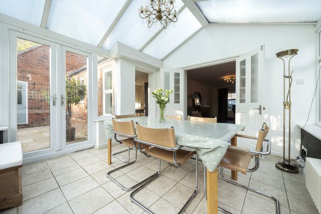 1, Tayberry Grove, Reading photo 2