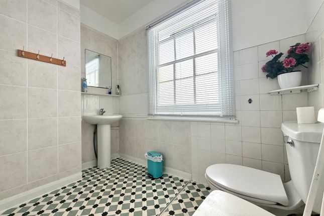 33, Brighton photo 5