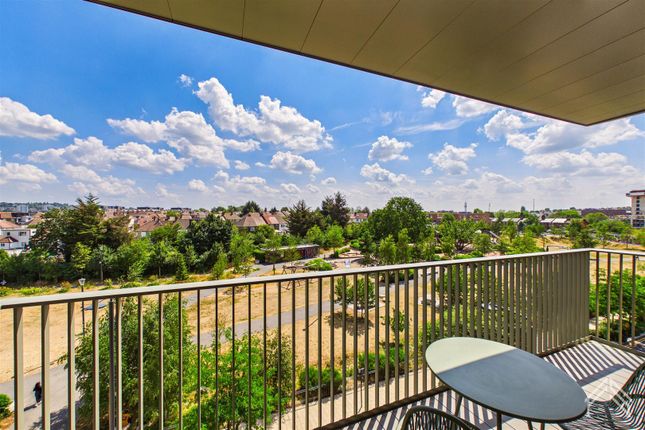 65433456, 10 Aviator Drive, London photo 4