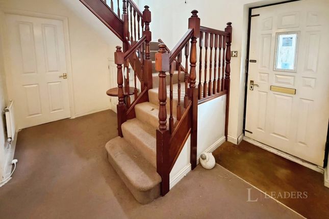 16, Ennismore Green, Bedfordshire photo 3