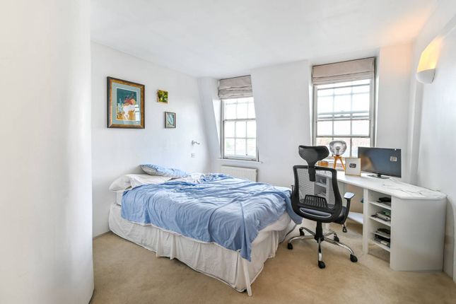 Flat to rent in Eton College Road, Belsize Park, London