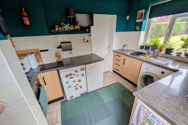 69 Swarcliffe Avenue, Leeds photo 3
