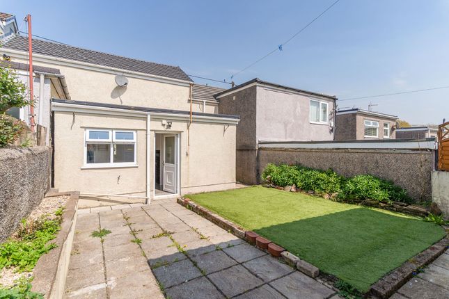 8 Brick Row, Maesteg photo 4